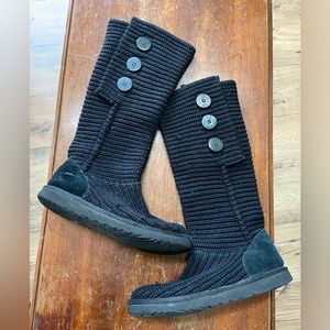 Ugg Wool Classic Cardy boots. Black. Size 8